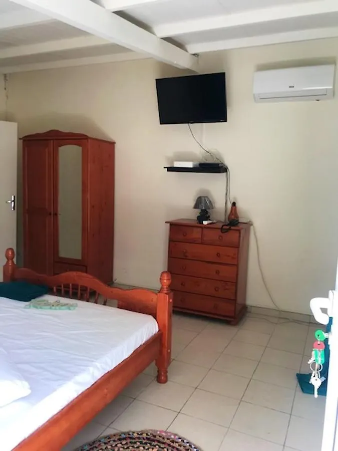 Maison D'Une Chambre Avec Jardin Clos Et Wifi A Le Gosier A 3 Km De La Plage 0*, Le Gosier (Grande-Terre)